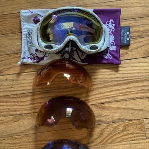 Oakley Gretchen Bleiler Signature A Frame Goggles W/ 3 Replacement Lenses